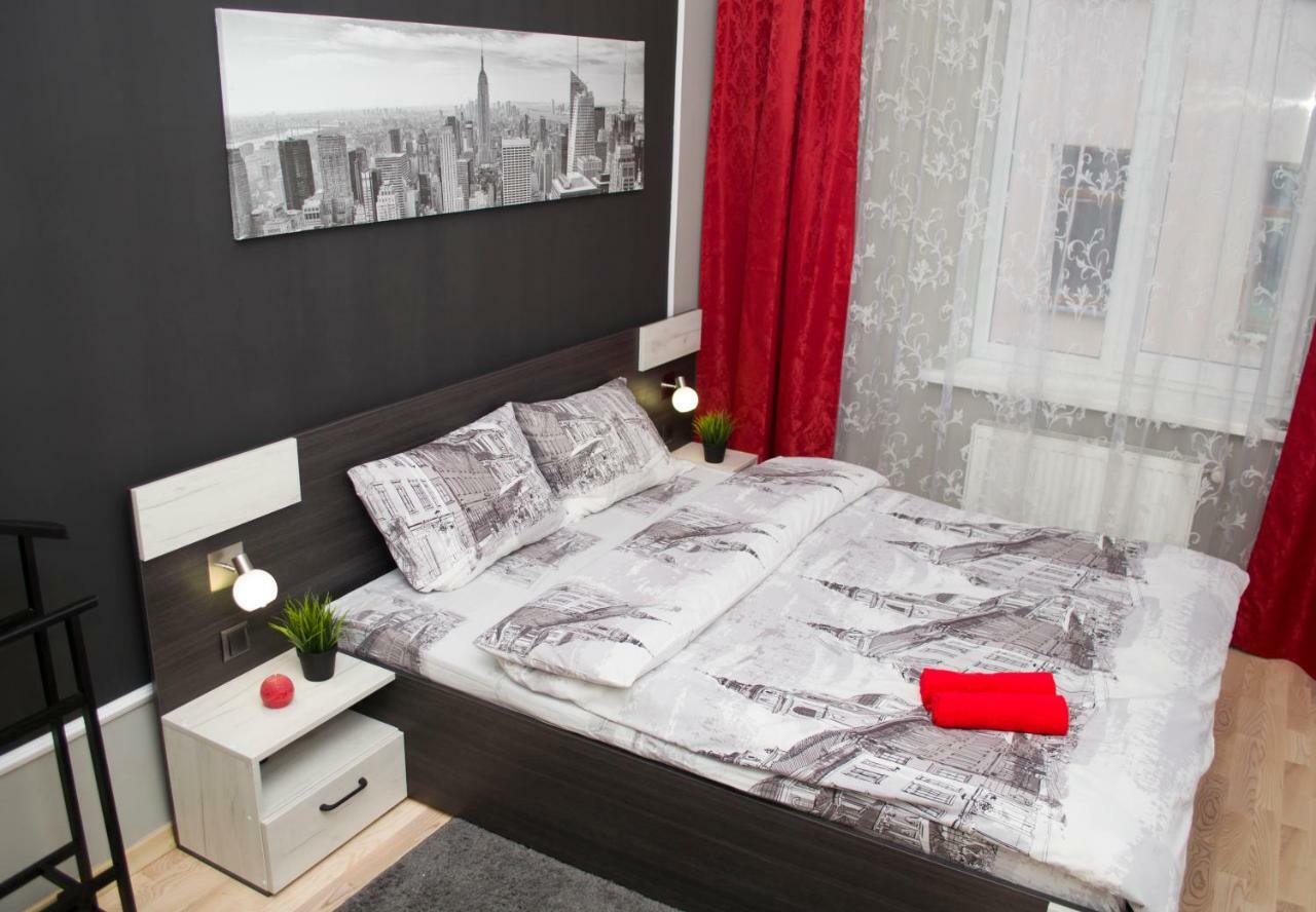 Modern Red Apartment Львів Екстер'єр фото